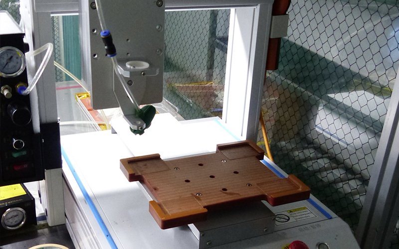 Automatic point glue desk